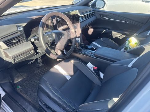 Certified 2025 Toyota Camry SE image 5