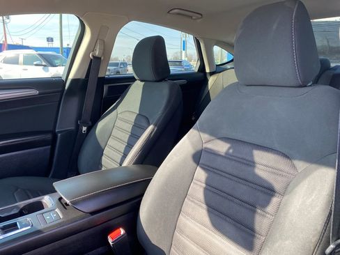 Used 2020 Ford Fusion SE image 9
