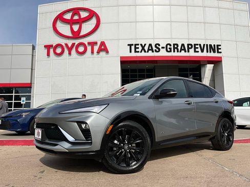 Used 2025 Buick Envista Sport Touring image 2