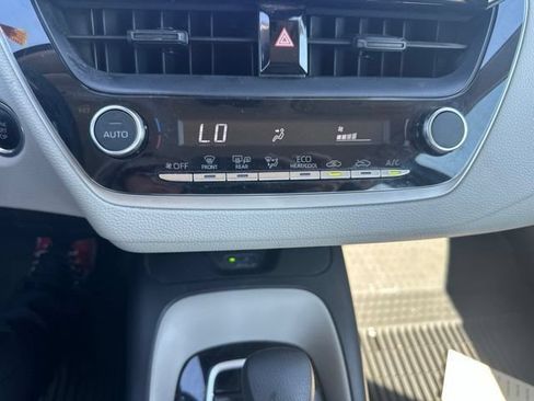 Used 2025 Toyota Corolla LE w/ LE Premium Package FWD image 12