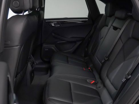 Certified 2026 Porsche Macan AWD/4WD image 15