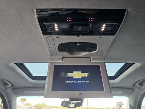 Used 2019 Chevrolet Suburban LT AWD/4WD image 49