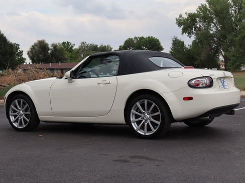 Used 2006 MAZDA MX-5 Miata Sport RWD image 7