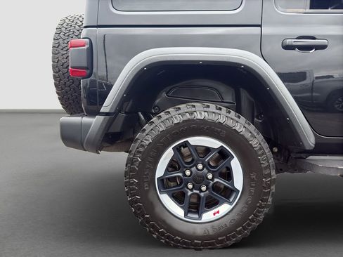 Used 2022 Jeep Wrangler Unlimited Rubicon w/ Cold Weather Group AWD/4WD image 23