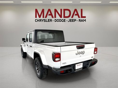 Used 2023 Jeep Gladiator Overland image 8