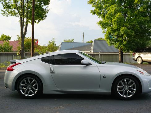 Used 2014 Nissan 370Z Touring RWD image 6