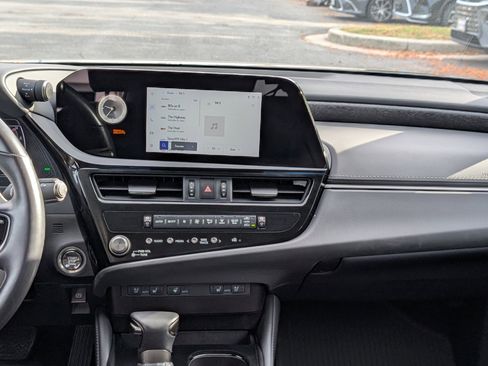 Certified 2025 Lexus ES 350 w/ Premium Package image 17