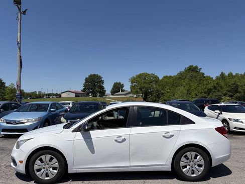 Used 2015 Chevrolet Cruze LS FWD image 3