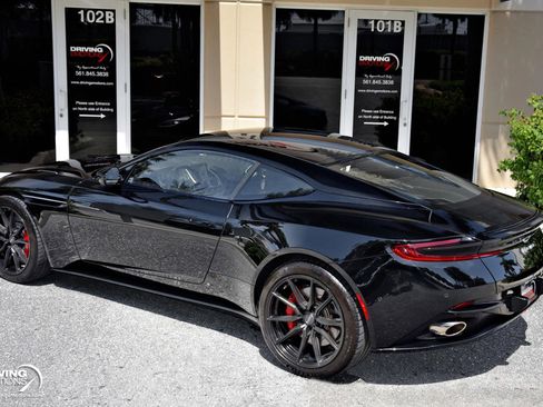 Used 2018 Aston Martin DB11 V12 image 19