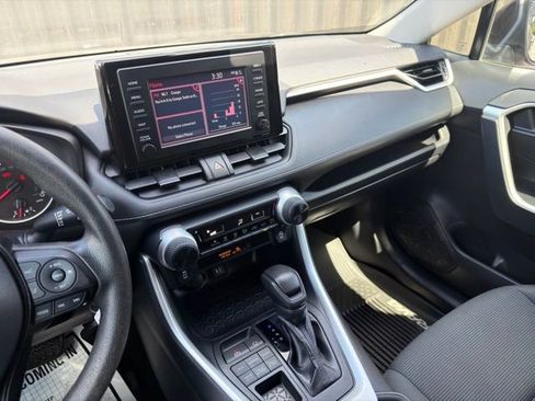 Used 2019 Toyota RAV4 LE AWD/4WD image 17