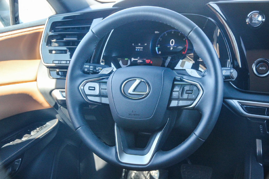 Certified 2025 Lexus RX 350 FWD w/ Accessory Package image 16