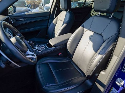 Used 2023 Alfa Romeo Stelvio Sprint image 22