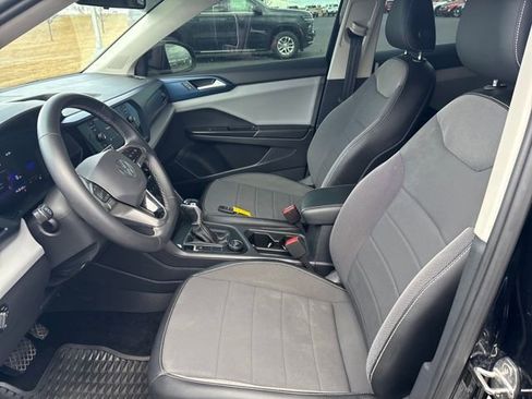 Used 2022 Volkswagen Taos SE image 9