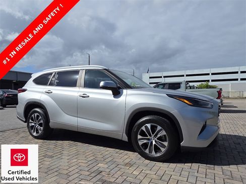 Used 2023 Toyota Highlander XLE image 1