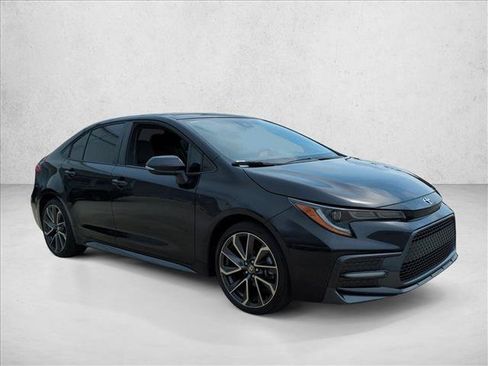 Used 2022 Toyota Corolla SE w/ SE Premium Package FWD image 3