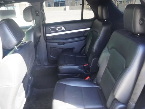 Used 2016 Ford Explorer XLT w/ Equipment Group 202A AWD/4WD image 32