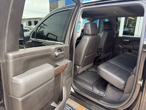 Used 2022 GMC Sierra 2500 Denali w/ Denali Black Diamond Edition AWD/4WD image 10