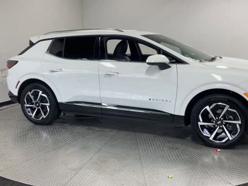 Used 2025 Chevrolet Equinox EV LT image 3