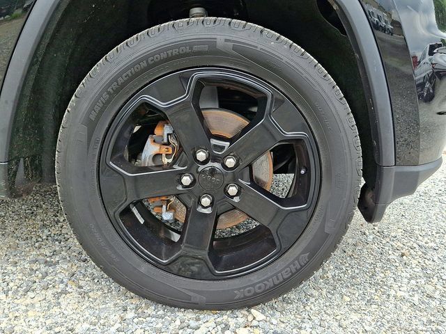 Used 2018 Jeep Grand Cherokee Laredo AWD/4WD image 9