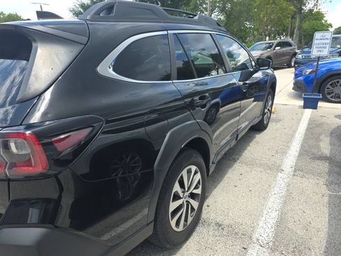 Used 2024 Subaru Outback Premium AWD/4WD image 4