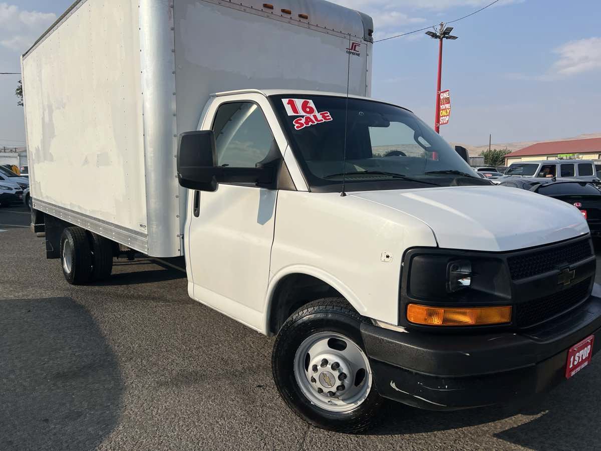 Used 2016 Chevrolet Express 3500 Extended RWD image 4