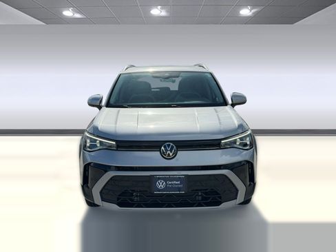 Certified 2025 Volkswagen Taos SE FWD image 6