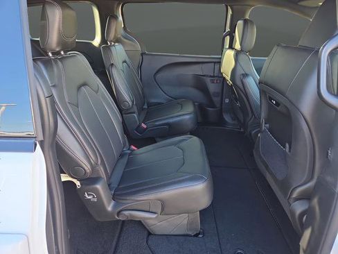 New 2026 Chrysler Pacifica Select w/ S Appearance Package image 31