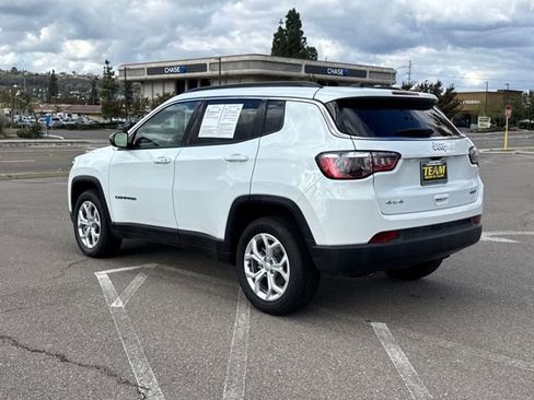 Used 2024 Jeep Compass Latitude image 5