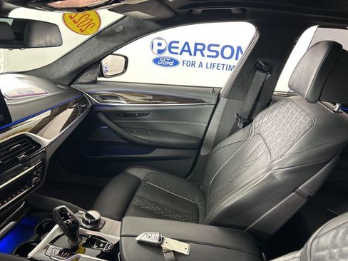 Used 2022 BMW M550i xDrive image 40