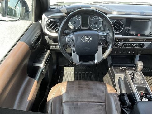 Used 2017 Toyota Tacoma Limited w/ Tow Package AWD/4WD image 31