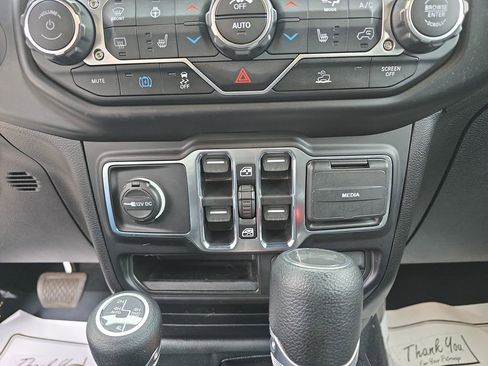 Used 2023 Jeep Wrangler Unlimited w/ Sun & Screen Package image 34