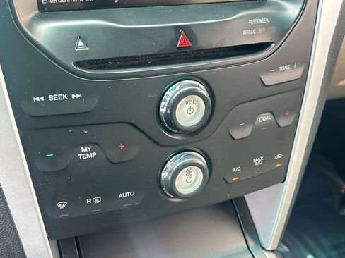 Used 2015 Ford Explorer XLT w/ Equipment Group 202A image 13