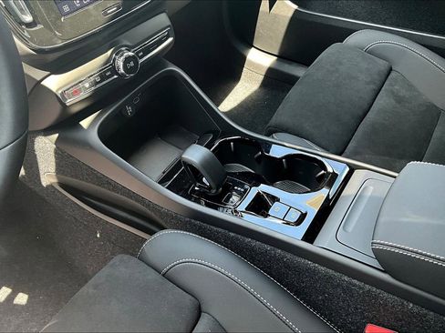 New 2026 Volvo XC40 B5 Ultra w/ Protection Package Premier image 20