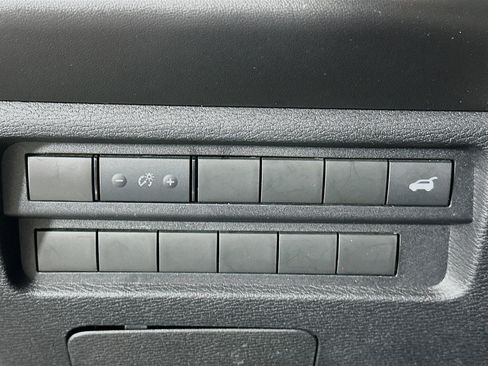 Used 2024 Mitsubishi Outlander SE image 17