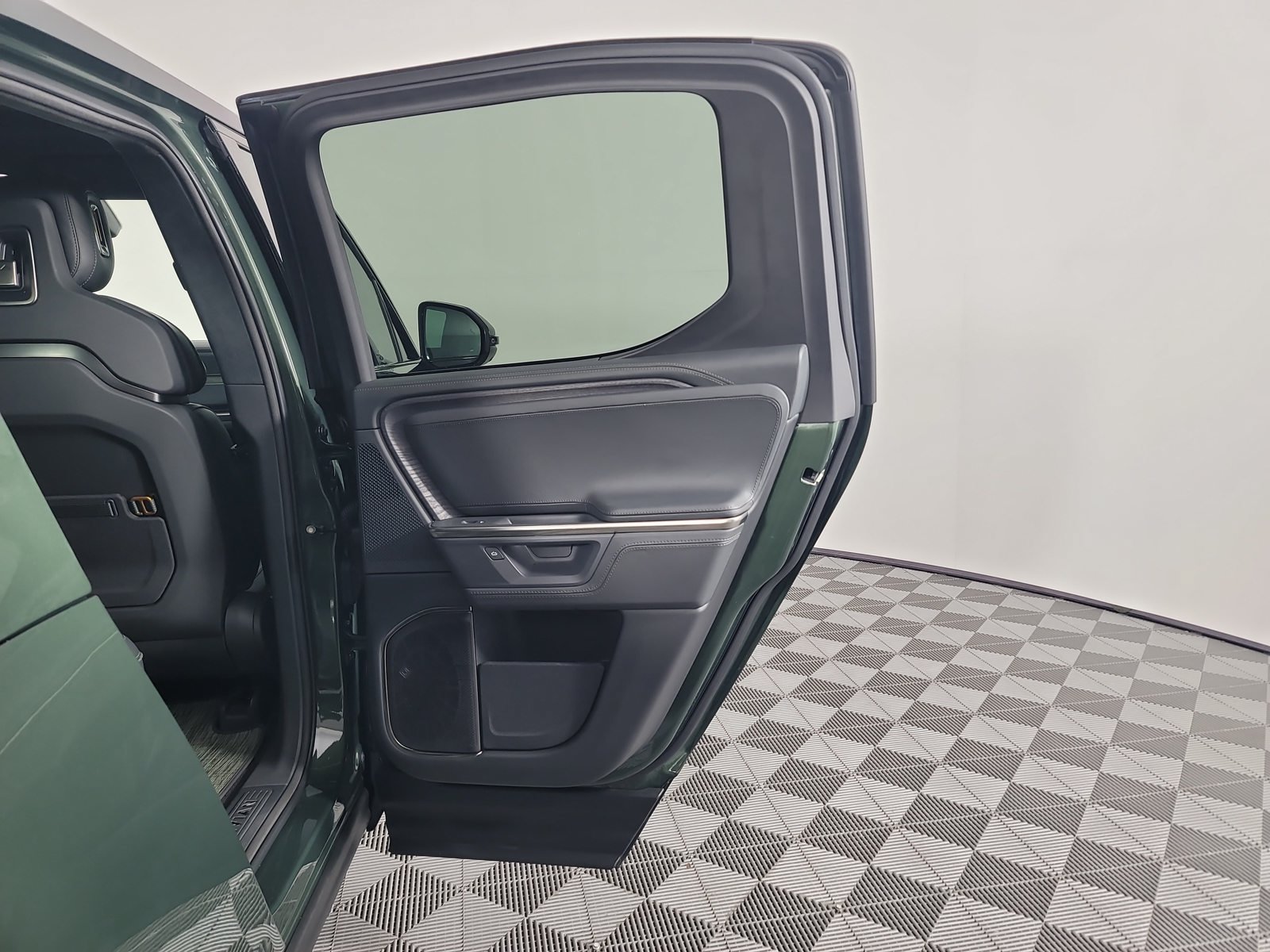 Used 2025 Rivian R1T Adventure Dual AWD/4WD image 19
