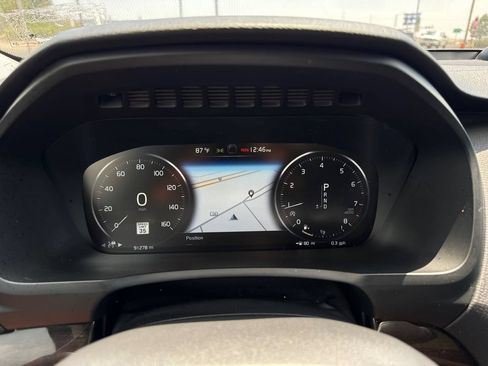Used 2016 Volvo XC90 T6 Momentum w/ Momentum Plus Package AWD/4WD image 25