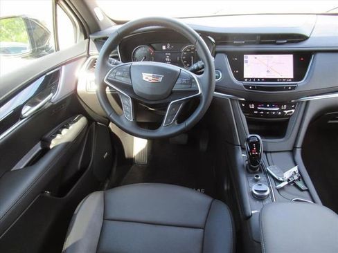 Certified 2025 Cadillac XT5 Premium Luxury image 14