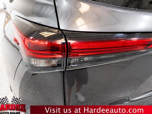 Used 2023 Toyota Highlander XSE image 9