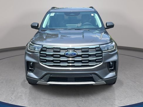 Used 2025 Ford Explorer Active w/ Active Comfort Package AWD/4WD image 2