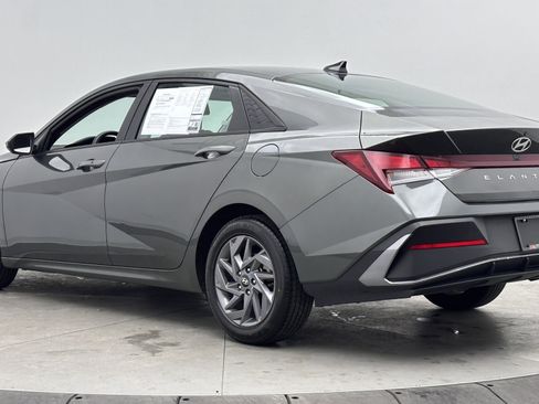 Used 2024 Hyundai Elantra SEL FWD image 4