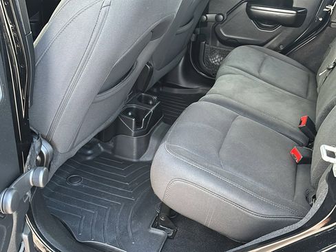 Used 2019 Jeep Wrangler Unlimited Sport image 24