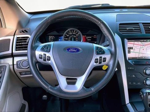Used 2014 Ford Explorer XLT w/ Equipment Group 202A image 8