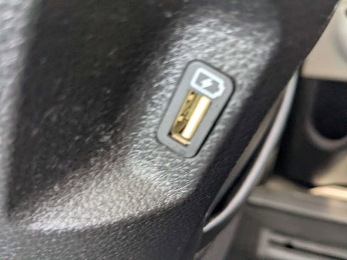 Used 2022 Kia Carnival LX FWD image 18