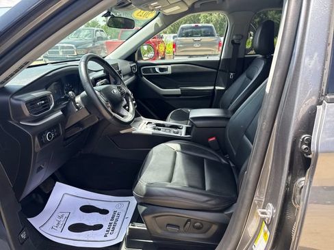 Used 2023 Ford Explorer XLT w/ Equipment Group 202A AWD/4WD image 9