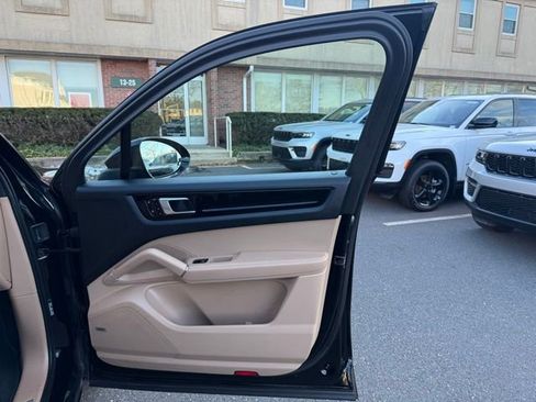 Used 2019 Porsche Cayenne E-Hybrid image 30