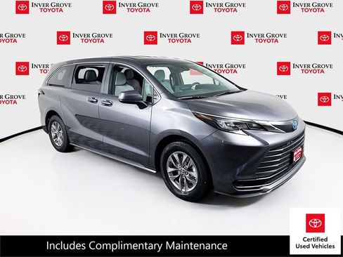 Certified 2025 Toyota Sienna LE image 3