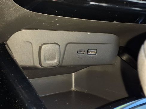 Used 2024 Chevrolet Trax LT image 17