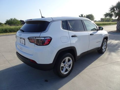 Used 2023 Jeep Compass Sport AWD/4WD image 4