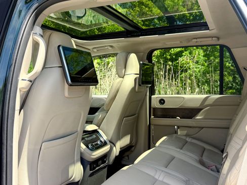 Used 2021 Lincoln Navigator Reserve AWD/4WD image 20