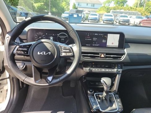 Certified 2024 Kia Seltos EX AWD/4WD image 12